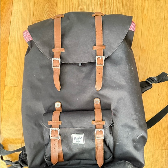 herschel backpack little america vs mid volume Supply Co. in Blue Tint and Glacier Grey Country Club Prep The Little America Backpack by Herschel is a spacious and functional 30 Herschel Little America Backpack |